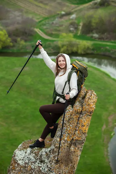 Young Woman Backpack Hiking Mountains Hiking Concept Trekking Cliffs Travel — Stock Photo, Image