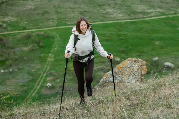 European Beautiful Girl Hiking Mountains White Woman Travels Backpack Nature — Stock Photo, Image