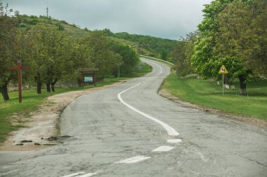 Moldova Cumhuriyeti 'nin güzel doğası olan köyün manzarası. Doğu Avrupa 'da kır hayatı.