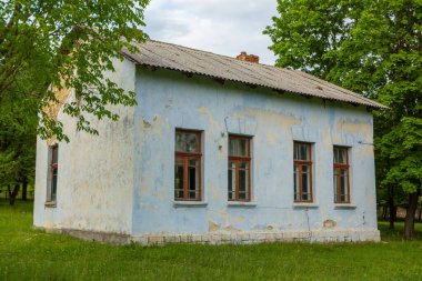 Moldova Cumhuriyeti 'ndeki terk edilmiş kırsal ev, Doğu Avrupa' daki köy hayatı