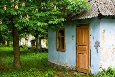 Moldova Cumhuriyeti 'ndeki terk edilmiş kırsal ev, Doğu Avrupa' daki köy hayatı
