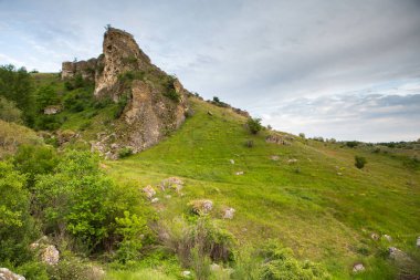 Moldova Cumhuriyeti 'nden manzara ve güzel doğa. Moldova 'nın kuzeyindeki en güzel manzaralardan biri, Doğu Avrupa