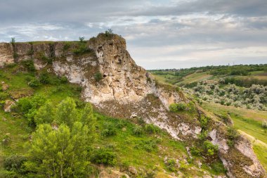 Moldova Cumhuriyeti 'nden manzara ve güzel doğa. Moldova 'nın kuzeyindeki en güzel manzaralardan biri, Doğu Avrupa