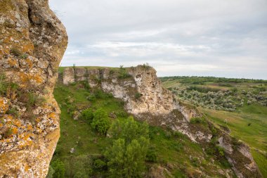 Moldova Cumhuriyeti 'nden manzara ve güzel doğa. Moldova 'nın kuzeyindeki en güzel manzaralardan biri, Doğu Avrupa