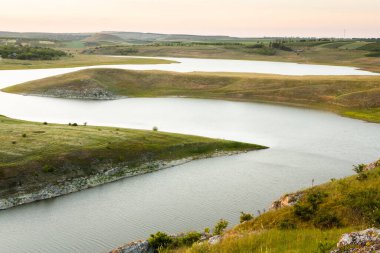 Moldova Cumhuriyeti 'nden manzara ve güzel doğa. Moldova 'nın kuzeyindeki en güzel manzaralardan biri, Doğu Avrupa