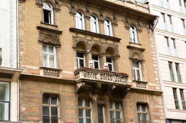 Macaristan 'ın başkenti Budapeşte' de çok güzel ve renkli bir cadde. Avrupa 'da sokak hayatı.