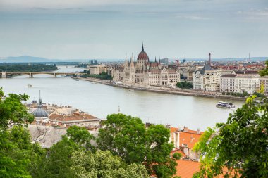Macaristan 'ın başkenti Budapeşte' de çok güzel ve renkli bir cadde. Avrupa 'da sokak hayatı.