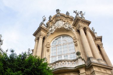Macaristan 'ın başkenti Budapeşte' de çok güzel ve renkli bir cadde. Avrupa 'da sokak hayatı.