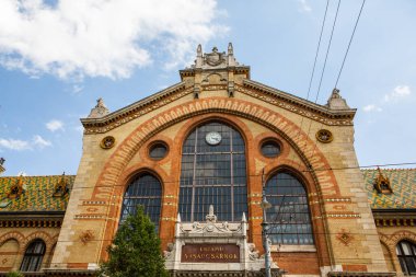Macaristan 'ın başkenti Budapeşte' de çok güzel ve renkli bir cadde. Avrupa 'da sokak hayatı.