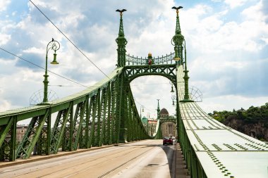 Macaristan 'ın başkenti Budapeşte' de çok güzel ve renkli bir cadde. Avrupa 'da sokak hayatı.