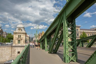 Macaristan 'ın başkenti Budapeşte' de çok güzel ve renkli bir cadde. Avrupa 'da sokak hayatı.