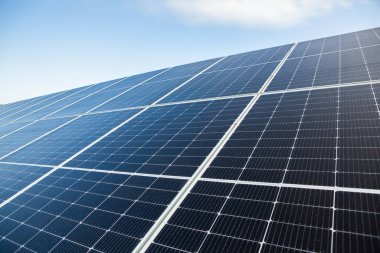 Güneş paneli, fotovoltaik, alternatif elektrik kaynağı. Yenilenebilir Enerji. Güneş Gücü. 