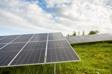 Güneş paneli, fotovoltaik, alternatif elektrik kaynağı. Yenilenebilir Enerji. Güneş Gücü. 