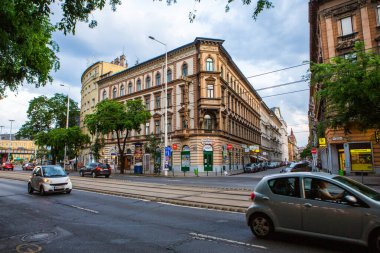 Macaristan 'ın başkenti Budapeşte' de çok güzel ve renkli bir cadde. Avrupa 'da sokak hayatı.