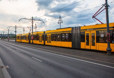 Macaristan 'ın başkenti Budapeşte' de çok güzel ve renkli bir cadde. Avrupa 'da sokak hayatı.