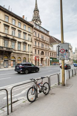 Macaristan 'ın başkenti Budapeşte' de çok güzel ve renkli bir cadde. Avrupa 'da sokak hayatı.