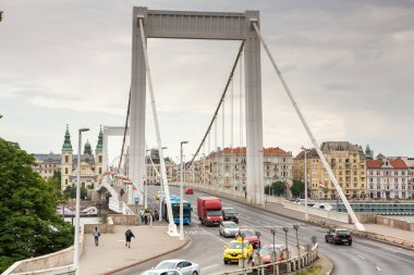 Macaristan 'ın başkenti Budapeşte' de çok güzel ve renkli bir cadde. Avrupa 'da sokak hayatı.
