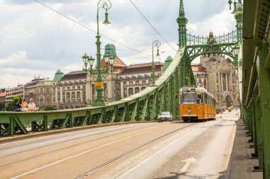 Macaristan 'ın başkenti Budapeşte' de çok güzel ve renkli bir cadde. Avrupa 'da sokak hayatı.