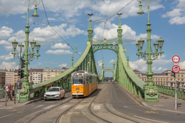 Macaristan 'ın başkenti Budapeşte' de çok güzel ve renkli bir cadde. Avrupa 'da sokak hayatı.
