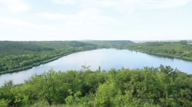 Doğu Avrupa 'nın küçük dost bir ülkesi olan Moldova Cumhuriyeti' nde manzara ve güzel yeşil doğa içeren video.