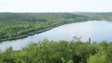 Doğu Avrupa 'nın küçük dost bir ülkesi olan Moldova Cumhuriyeti' nde manzara ve güzel yeşil doğa içeren video.
