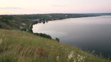 Moldova Cumhuriyeti 'ndeki Dinyester Nehri' nin videosu, Moldova 'nın en önemli ve büyük su sahası.