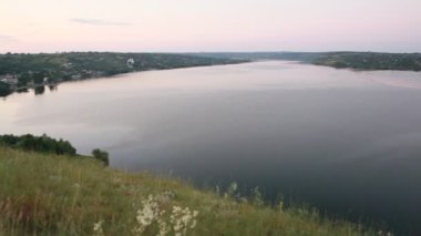 Moldova Cumhuriyeti 'ndeki Dinyester Nehri' nin videosu, Moldova 'nın en önemli ve büyük su sahası.