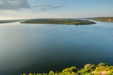 Moldova Cumhuriyeti 'ndeki Dinyester Nehri' nin fotoğrafı, Moldova 'nın en önemli ve büyük su sahası.