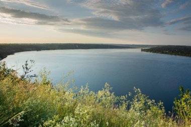 Moldova Cumhuriyeti 'ndeki Dinyester Nehri' nin fotoğrafı, Moldova 'nın en önemli ve büyük su sahası.