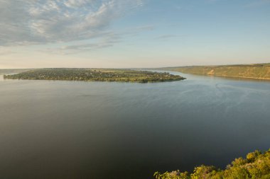 Moldova Cumhuriyeti 'ndeki Dinyester Nehri' nin fotoğrafı, Moldova 'nın en önemli ve büyük su sahası.
