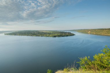 Moldova Cumhuriyeti 'ndeki Dinyester Nehri' nin fotoğrafı, Moldova 'nın en önemli ve büyük su sahası.