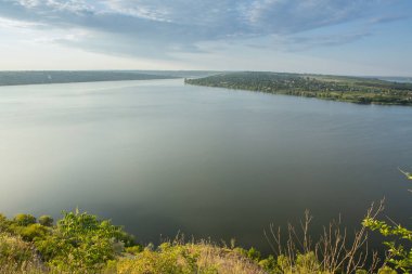 Moldova Cumhuriyeti 'ndeki Dinyester Nehri' nin fotoğrafı, Moldova 'nın en önemli ve büyük su sahası.