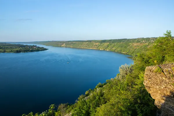 Moldova Cumhuriyeti 'ndeki Dinyester Nehri' nin fotoğrafı, Moldova 'nın en önemli ve büyük su sahası.