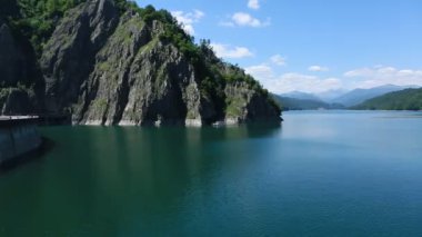 Romanya 'nın Karpatlar kentindeki çok pitoresk transfagarasan dağ yolunun videosu.