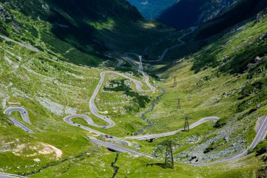 Romanya 'nın Karpatlar kentinde çok pitoresk transfagarasan dağ yoluna sahip fotoğraf