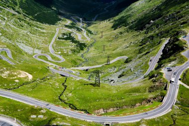 Romanya 'nın Karpatlar kentinde çok pitoresk transfagarasan dağ yoluna sahip fotoğraf