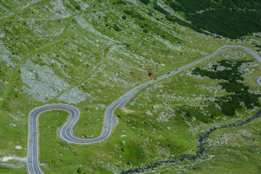 Romanya 'nın Karpatlar kentinde çok pitoresk transfagarasan dağ yoluna sahip fotoğraf