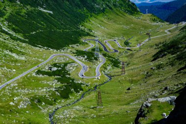 Romanya 'nın Karpatlar kentinde çok pitoresk transfagarasan dağ yoluna sahip fotoğraf