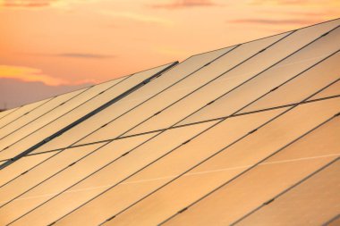 Güneş paneli, fotovoltaik, alternatif elektrik kaynağı. Yenilenebilir Enerji. Güneş Gücü. 