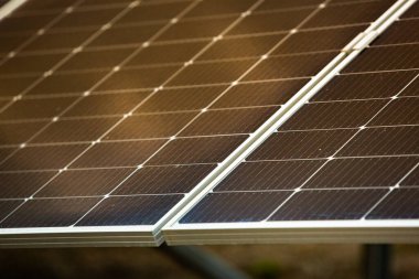 Güneş paneli, fotovoltaik, alternatif elektrik kaynağı. Yenilenebilir Enerji. Güneş Gücü. 