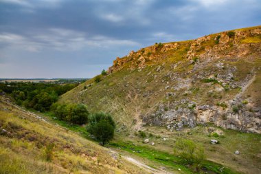 Moldova Cumhuriyeti 'nin kuzeyindeki güzel yaz manzarası. Eski SSCB 'den küçük bir Doğu Avrupa ülkesi..