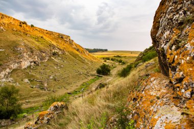 Moldova Cumhuriyeti 'nin kuzeyindeki güzel yaz manzarası. Eski SSCB 'den küçük bir Doğu Avrupa ülkesi..