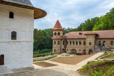 Moldova Cumhuriyeti 'nin kuzeyindeki güzel yaz manzarası. Eski SSCB 'den küçük bir Doğu Avrupa ülkesi..