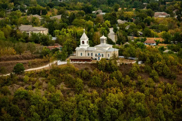 Moldova Cumhuriyeti 'nin kuzeyindeki güzel yaz manzarası. Eski SSCB 'den küçük bir Doğu Avrupa ülkesi..