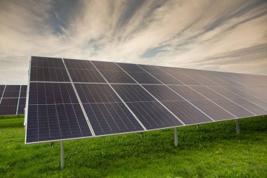 Güneş paneli, fotovoltaik, alternatif elektrik kaynağı. Yenilenebilir Enerji. Güneş Gücü. 