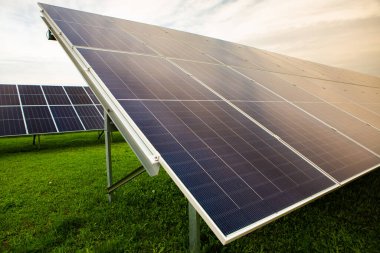 Güneş paneli, fotovoltaik, alternatif elektrik kaynağı. Yenilenebilir Enerji. Güneş Gücü. 