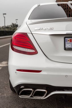 Chisinau, Moldova; 15 Ekim 2024. Moldova Cumhuriyeti 'nde Mercedes-Benz kulübü festivali. Mercedes-Benz E sınıfı, AMG E 63. Editör fotoğrafı