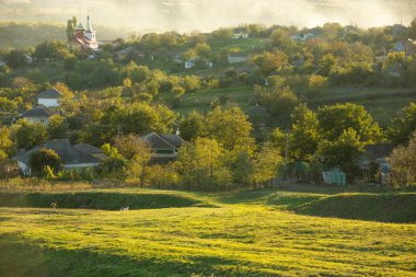 Moldova Cumhuriyeti kırsal arazisi. Ülkenin yeşil doğası..