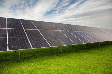 Güneş paneli, fotovoltaik, alternatif elektrik kaynağı. Yenilenebilir Enerji. Güneş Gücü. 