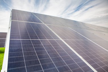 Güneş paneli, fotovoltaik, alternatif elektrik kaynağı. Yenilenebilir Enerji. Güneş Gücü. 